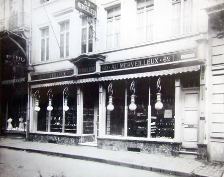 Au Merveilleux, rue Neuve 56-62, Bruxelles, vitrine (© Fondation CIVA Stichting/AAM, Brussels /Paul Hamesse)